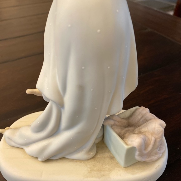 Precious Moments June Figure Figurine - Picture 2 of 4